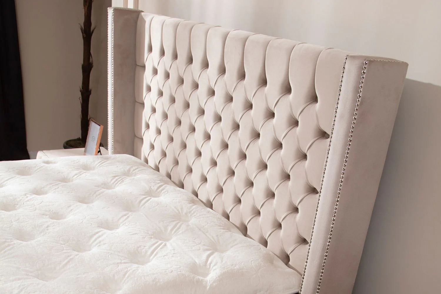 Lit Coffre Clouté Beige - Velours